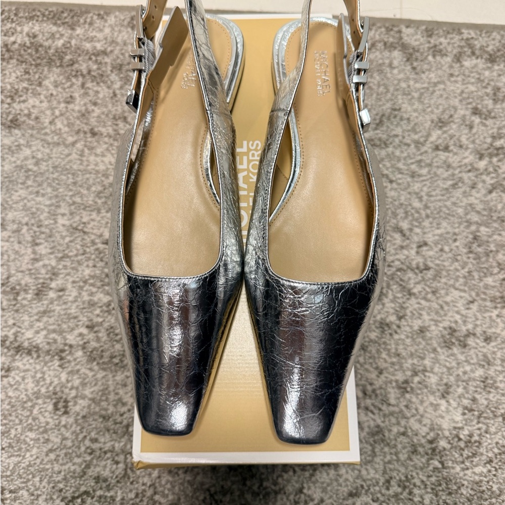 Michael Kors Darrington Sling Back Silver flat. Size 9m. New in orig box.